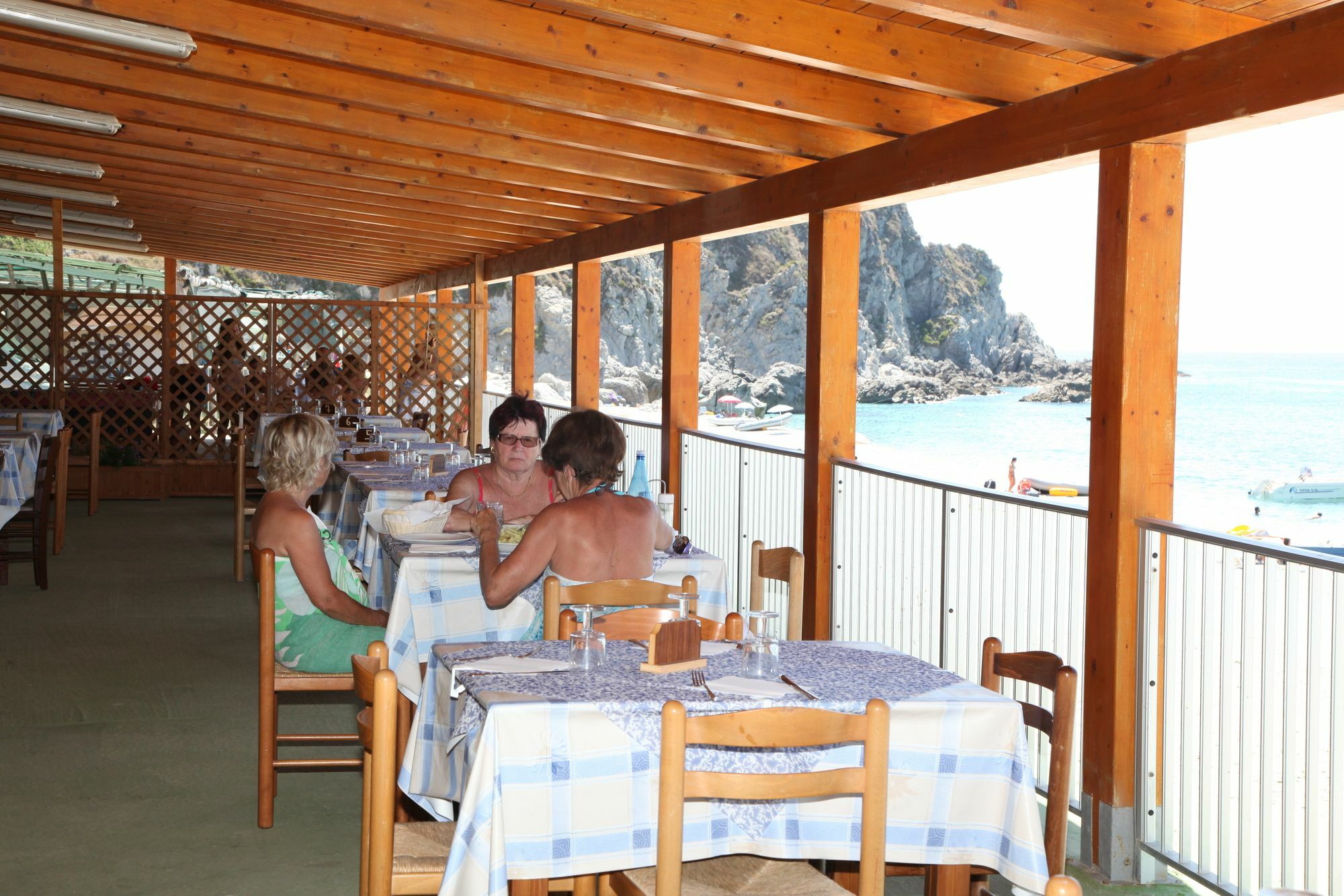 Villaggio Camping La Scogliera * Ricadi